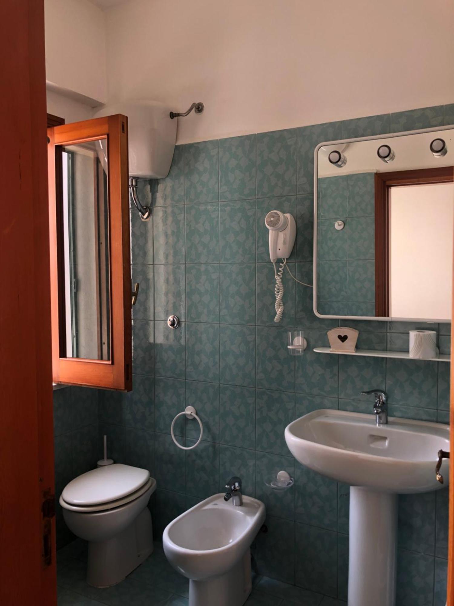 Hotel Ariston Isola di Ustica Екстер'єр фото